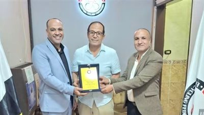 درع تكريم ومناقشة استعدادات.. تفاصيل لقاء مسوؤلى دراجات بنى سويف برئيس الاتحاد