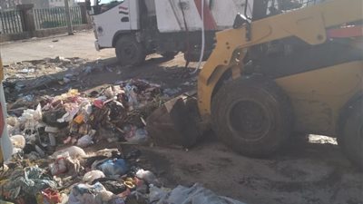رفع 650 طنًا من بؤر المخلفات والتراكمات بمراكز ومدن وأحياء الغربية خلال يوم وا
