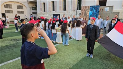 وكيل وزارة التعليم ببورسعيديشارك طلاب المدارس طابور الصباح في أول أيام الدراسة