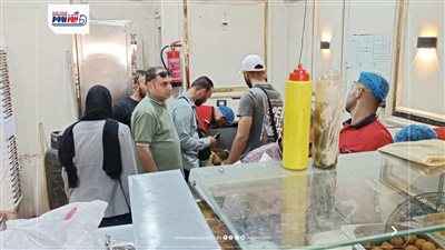 18 قرار غلق و62 محضرًا.. حملات رقابية تكشف مخالفات بأسواق ومحال المنيا