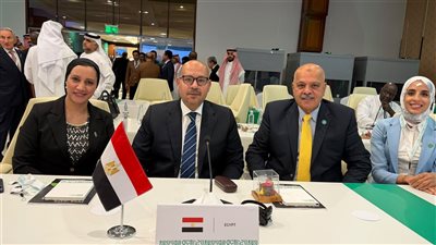 بدعم 