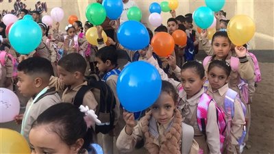 انطلاق العام الدراسي الجديد.. البالونات والأجواء المبهجة تستقبل طلاب كفر الشيخ