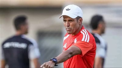 شوبير يكشف موقف الأهلي من رحيل عموتة بعد تراجع الأداء