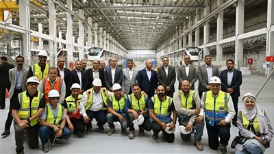 رئيس الوزراء يتفقد مونوريل غرب النيل ويستعرض موعد التشغيل التجريبي