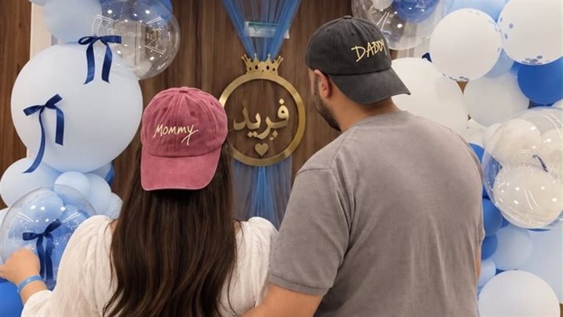حاتم صلاح مع زوجته
