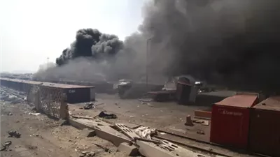 لليوم الثاني.. انفجار عدة حاويات واندلاع النيران بميناء «رجائي» في إيران 