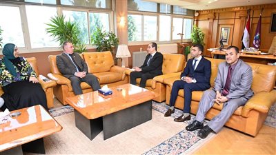 رئيس جامعة الفيوم يستقبل فريق الهيئة القومية لضمان جودة التعليم والاعتماد