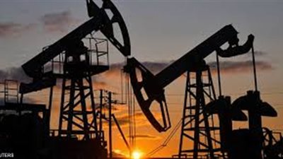 النفط يترقب تطورات المحادثات الإيرانية الأميركية وحادث ميناء بندر عباس  