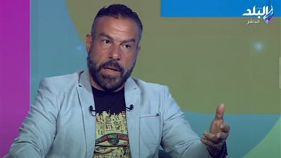 محمد خميس: كنت عايز أدخل آداب .. ووالدي أقنعني بطب الأسنان (فيديو)