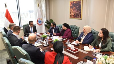 وزير الصحة وممثلو «باير» يبحثان استحداث وسائل الصحة الإنجابية وتدريب الأطباء