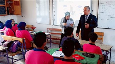 جولة ميدانية لمدير تعليم الفيوم بمدرسة المستقبل الرسمية للغات