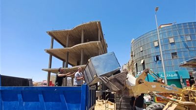 حملات مكثفة لإزالة الإشغالات والتعديات في القاهرة الجديدة