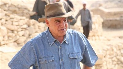 زاهي حواس يعلق على الحفر في محيط الأهرامات: 