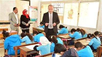 وكيل تعليم بورسعيد يتابع انتظام سير الامتحانات الشهرية بالمدارس