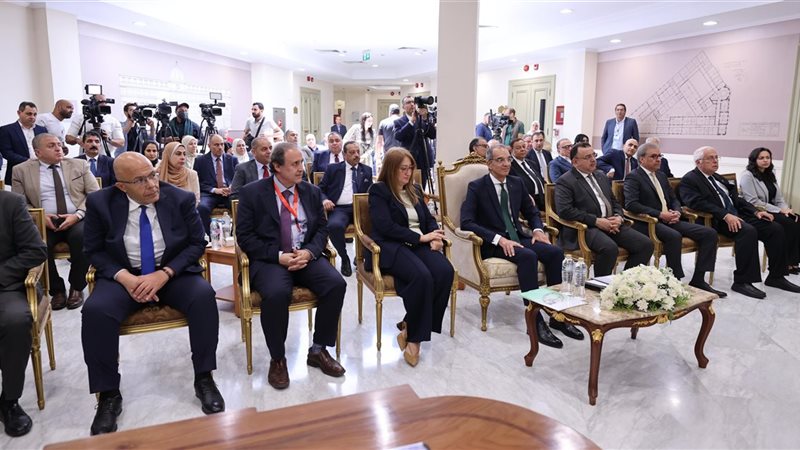  الدكتورعمرو طلعت