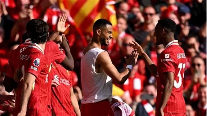 احتفال لاعبو ليفربول