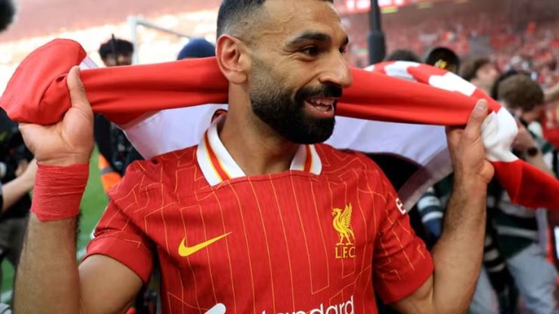 محمد صلاح يحتفل بلقب