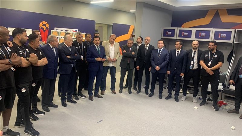 اسامة نبيه مع وزير