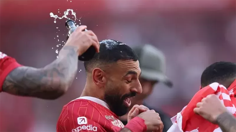 محمد صلاح يحاول الهروب