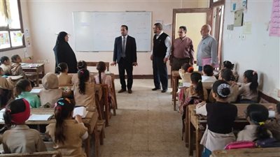 مدير إدارة طامية التعليمية يتفقد سير الامتحانات بمدارس الإدارة بوحدة سرسنا