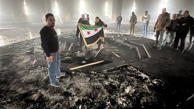 مجهولون ينبشون قبر حافظ الأسد وينقلون الرفاة إلى مكان مجهول |صور