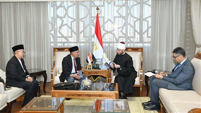 وزيرُ الأوقاف يستقبل وفدًا ماليزيًّا لبحث التعاون المشترك