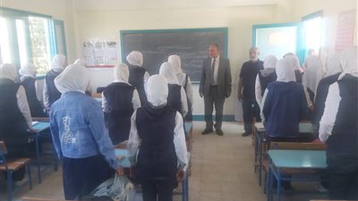 محافظ أسيوط يؤكد أهمية تفعيل الأنشطة المدرسية ومتابعة انتظام حضور الطلاب 