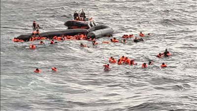 غرق قارب مهاجرين.. مصرع 8 وإنقاذ 29 آخرين قبالة السواحل التونسية