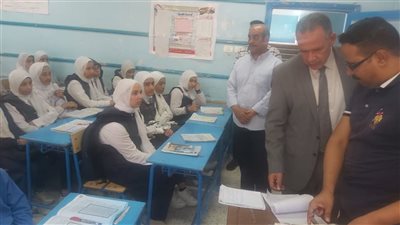 محافظ أسيوط يؤكد أهمية تفعيل الأنشطة المدرسية ومتابعة انتظام حضور الطلاب