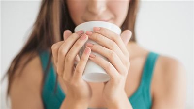 القرفة والزنجبيل .. تعرف 5 مشروبات ساخنة لتخفيف آلام الحيض