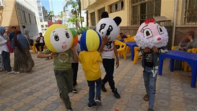 نائب رئيس جامعة الفيوم يشارك الأطفال فرحتهم احتفالاً بيوم اليتيم