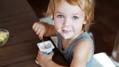 هل الزبادي قبل النوم مفيد لطفلك؟ تعرف على الفوائد وأفضل الطرق لتحضيره