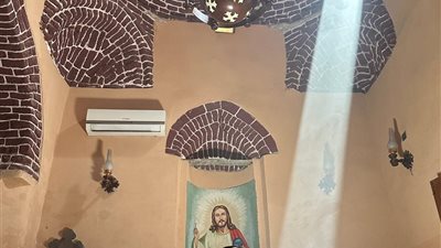 الشمس تتعامد على مذبح 