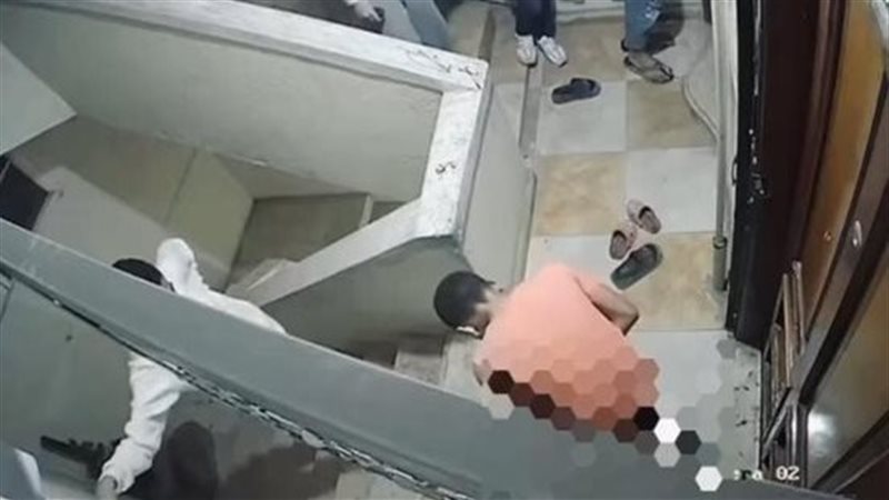 فيديو التبول أمام