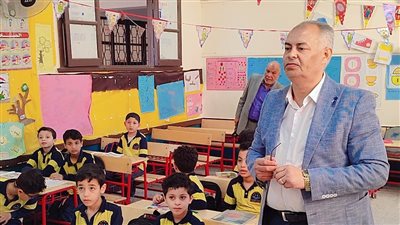 مدير إدارة أبشواي التعليمية ووكيلها يتفقدان عدد من مدارس الإدارة