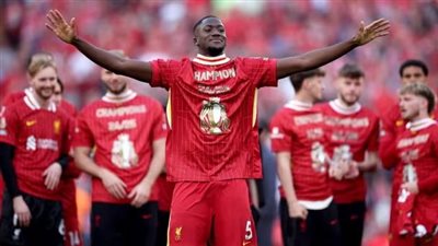 مدافع ليفربول: سلوت كشف لنا سبب خسارة الدوري مع كلوب