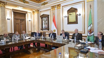 جامعة القاهرة تستعرض الموقف التنفيذي لمشروع إسكان أعضاء هيئة التدريس والعاملين