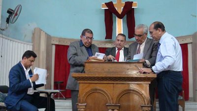 رئيس الطائفة الإنجيلية يهنئ القس عيد صليب بتجديد الثقة للكنائس المعمدانية 