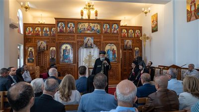 البابا تواضروس الثانى يلتقى أبناء الكنائس  الأرثوذكسية والموارنة برومانيا