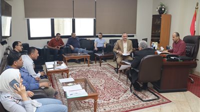 سكرتير بني سويف يبحث إجراءات نقل خط الغاز بمسار مشروع كوبري الشاملة