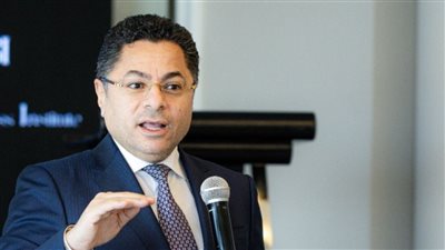 خالد أبو بكر: قناة السويس بدأت اليوم في سلسلة اتصالات بخطوط الملاحة الدولية