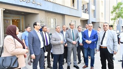محافظ الفيوم ورئيس صندوق التنمية الحضرية يناقشان سبل التعاون 