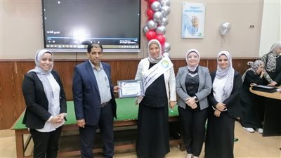 رئيس شركة مياه المنوفية يُكرم الأمهات المثاليات بالشركة لدورهم البارز 