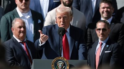 ترامب يوقع أمرًا تنفيذيًا بشأن تعريفات السيارات مع إحياء ذكرى 100 يوم بالمنصب