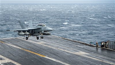 بعد سقوط طائرة إف 18 في البحر الأحمر.. تعرف على مواصفاتها القتالية الخارقة