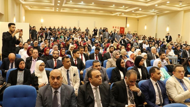 جانب من الندوة