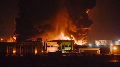 لندن: قصفنا مع واشنطن منشأة حوثية باليمن لإنتاج طائرات مسيرة