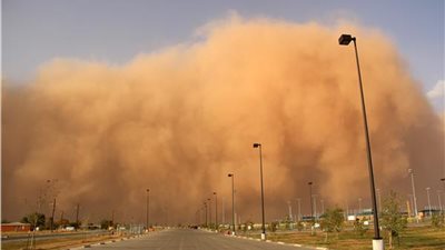 البقاء بالمنزل وشرب مياه كافية.. نصائح الأرصاد للمواطنين لتجنب التقلبات الجوية