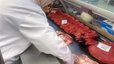 حملات مكثفة لبيطري بورسعيد على محال اللحوم والدواجن ومنافذهم |صور