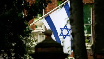 لندن .. اعتقال رجل متهم باقتحام السفارة الإسرائيلية 